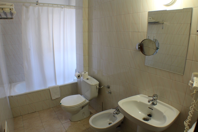 Imagen de la habitación del Hotel Marfany. Foto 5