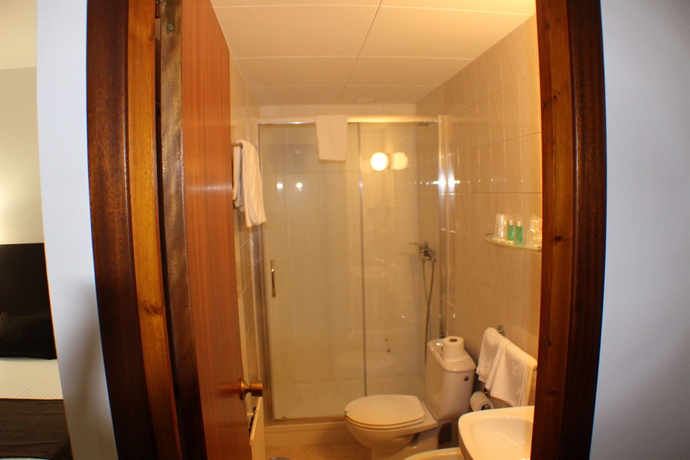 Imagen de la habitación del Hotel Marfany. Foto 6