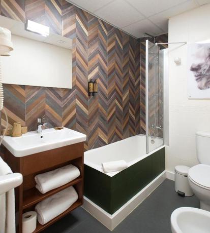 Imagen de la habitación del Hotel Marfil. Foto 6