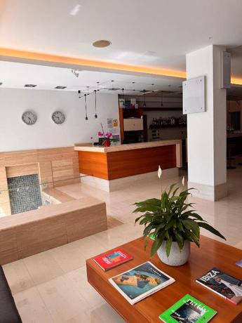 Imagen de los interiores del Hotel Marfil. Foto 13