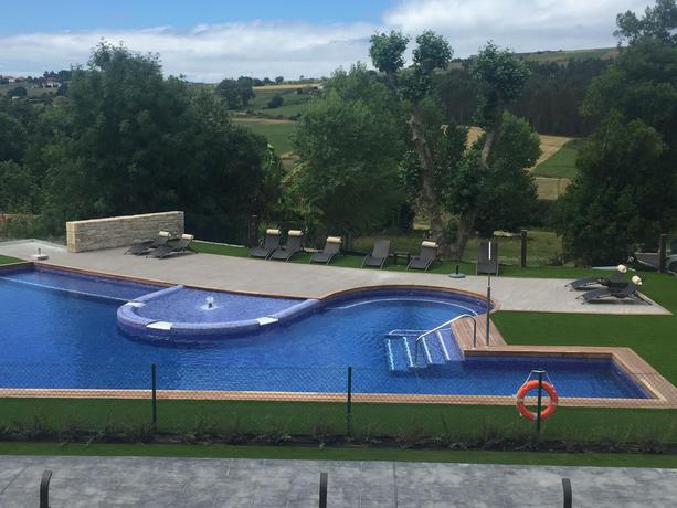 Imagen de la piscina del Hotel Marfrei. Foto 10