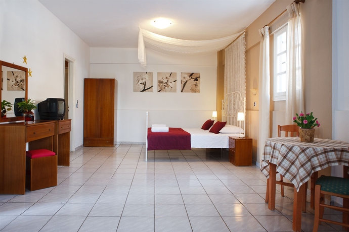 Imagen de la habitación del Hotel Margarenia. Foto 5