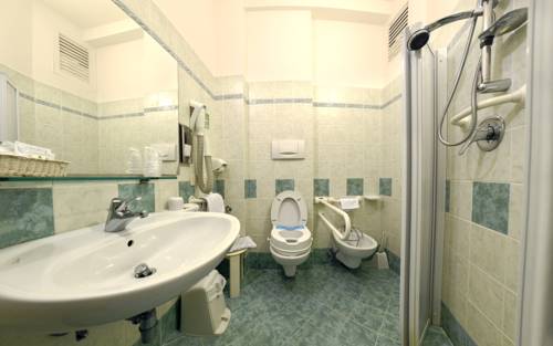Imagen de la habitación del Hotel Margareth. Foto 9