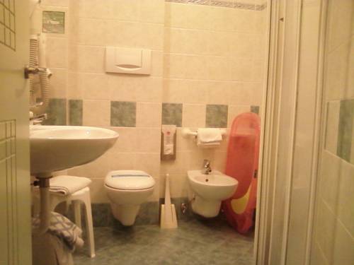 Imagen de la habitación del Hotel Margareth. Foto 13