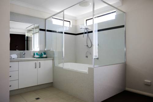 Imagen de la habitación del Hotel Margarets Beach Resort. Foto 6