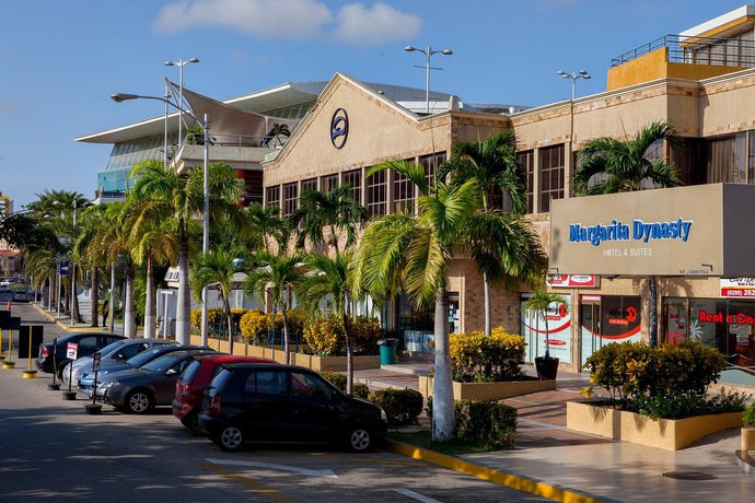 Imagen de los exteriores del Hotel Margarita Dynasty. Foto 6