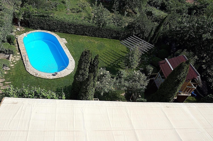 Imagen de la piscina del Hotel Margarita, Trakata. Foto 17