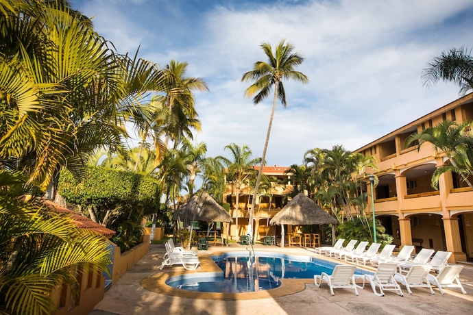 Imagen de la piscina del Hotel Margaritas. Foto 17