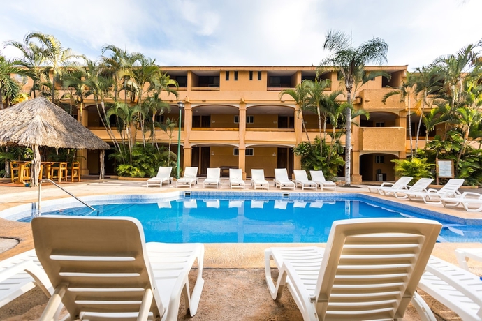 Imagen de la piscina del Hotel Margaritas. Foto 19