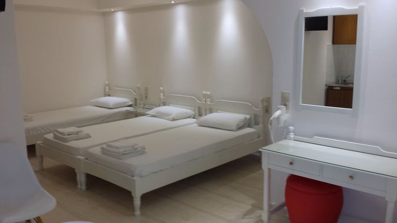 Imagen de los exteriores del Hotel Margo Studios. Foto 12