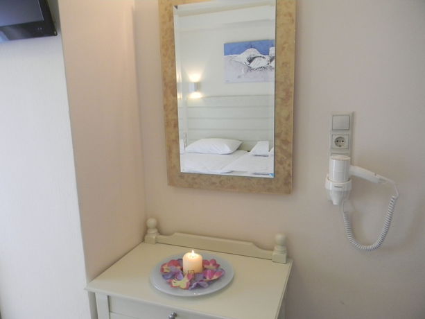 Imagen de la habitación del Hotel Margo Studios. Foto 6