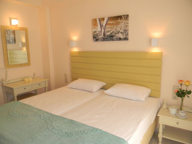 Imagen de la habitación del Hotel Margo Studios. Foto 8