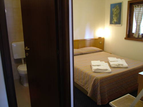Imagen de la habitación del Hotel Marguareis. Foto 1