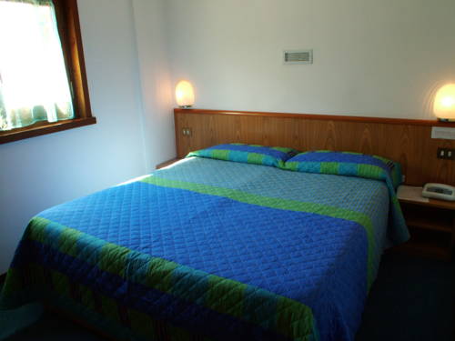 Imagen de la habitación del Hotel Marguareis. Foto 4