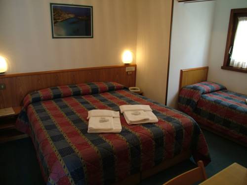 Imagen de la habitación del Hotel Marguareis. Foto 5