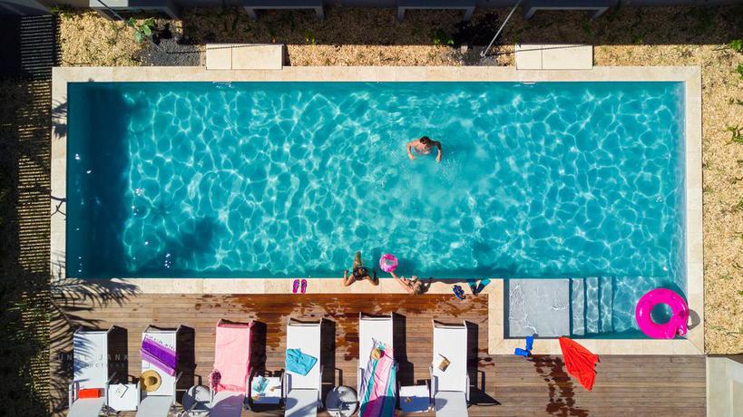 Imagen de la piscina del Hotel Marguery Villas by MJ Holidays. Foto 7