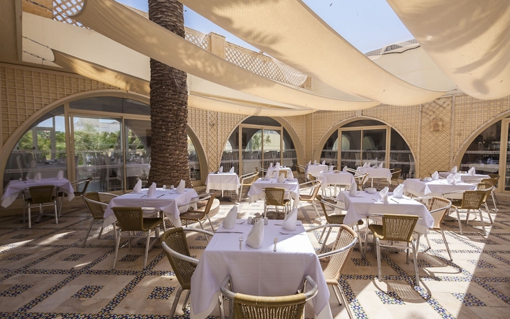 Imagen del bar/restaurante del Hotel Marhaba Club. Foto 2