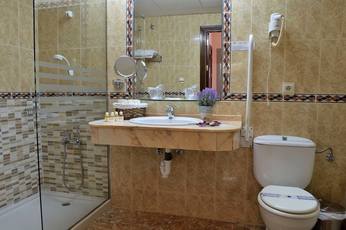 Imagen de la habitación del Hotel Mari Carmen, Guadix. Foto 15