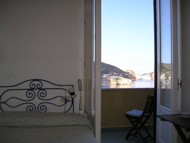 Imagen de la habitación del Hotel Mari, Ponza. Foto 5