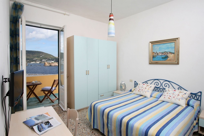 Imagen de la habitación del Hotel Mari, Ponza. Foto 6