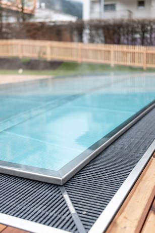 Imagen de la piscina del Hotel Mari Pop. Foto 20