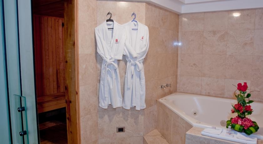 Imagen general del Hotel Maria Angola and Centro De Convenciones. Foto 7