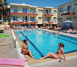 Imagen de la piscina del Hotel Maria, Ayia Napa. Foto 3