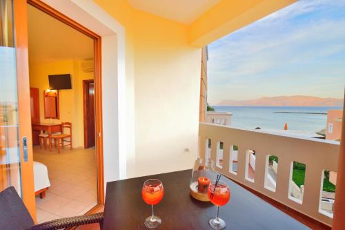 Imagen de la habitación del Hotel Maria Beach. Foto 15