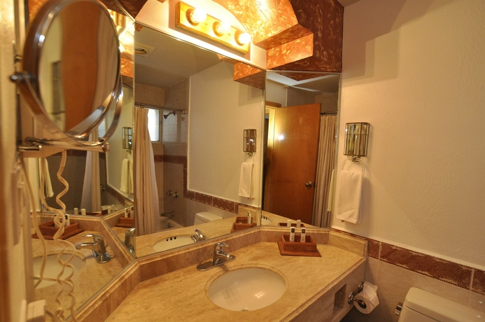 Imagen de la habitación del Hotel Maria Bonita Business and Suites. Foto 7