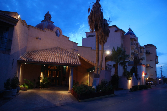 Imagen de los exteriores del Hotel Maria Bonita Business and Suites. Foto 11