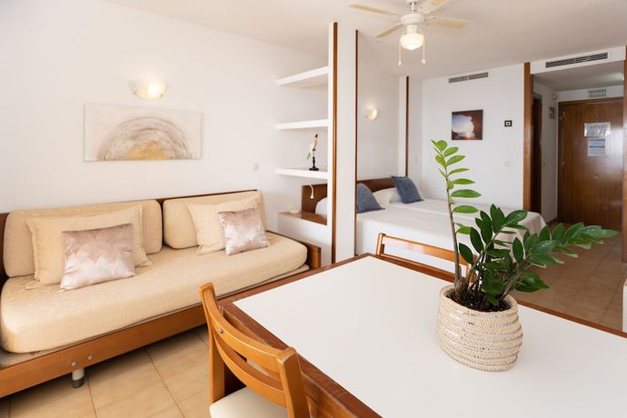 Imagen de la habitación del Hotel Maria Cristina Beach. Foto 9