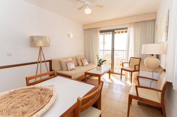 Imagen de la habitación del Hotel Maria Cristina Beach. Foto 13