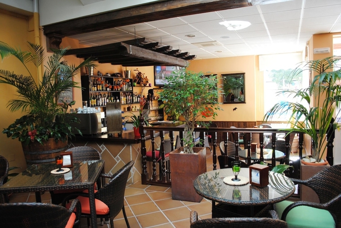 Imagen del bar/restaurante del Hotel Maria Cristina, Rincón de la Victoria. Foto 10