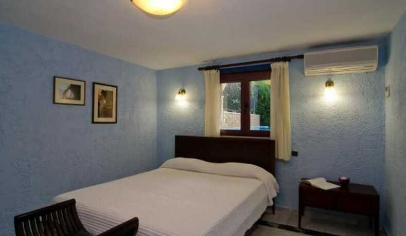 Imagen de la habitación del Hotel Maria Elena Villas. Foto 17