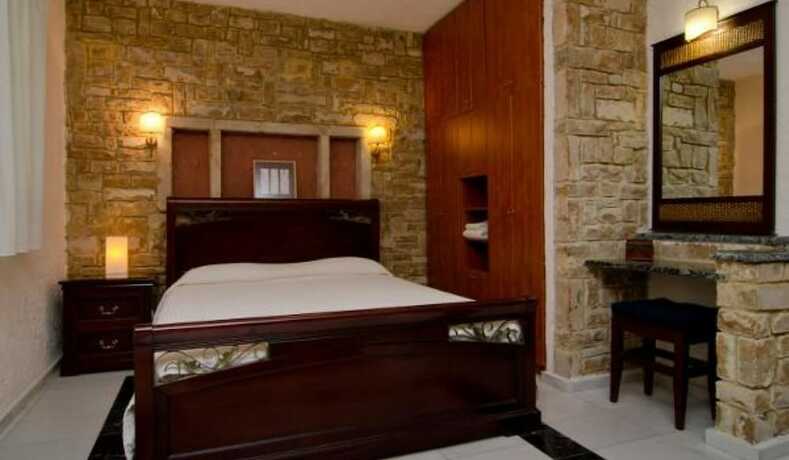 Imagen de la habitación del Hotel Maria Elena Villas. Foto 20
