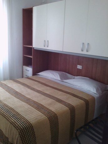 Imagen de la habitación del Hotel Maria Gabriella. Foto 9
