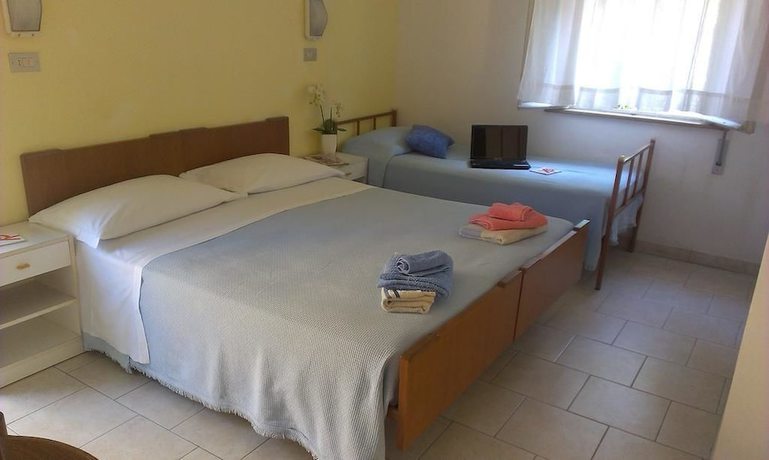 Imagen de la habitación del Hotel Maria Gabriella. Foto 13