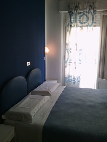 Imagen de la habitación del Hotel Maria Gabriella. Foto 14