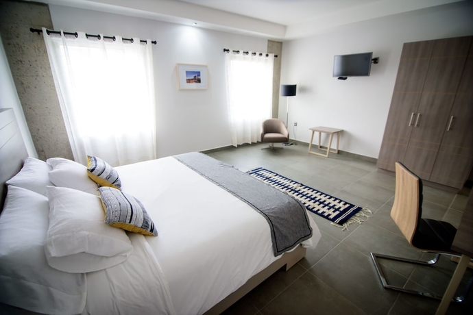 Imagen de la habitación del Hotel Maria Ines Suite. Foto 7