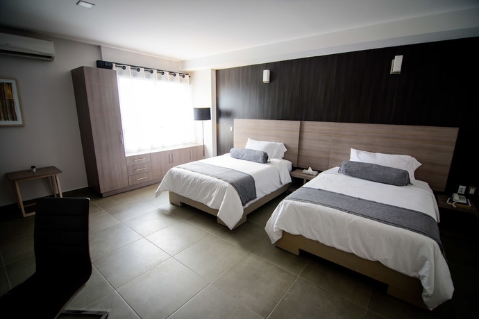 Imagen de la habitación del Hotel Maria Ines Suite. Foto 8