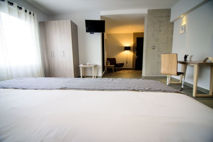 Imagen de la habitación del Hotel Maria Ines Suite. Foto 10