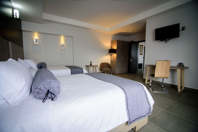 Imagen de la habitación del Hotel Maria Ines Suite. Foto 11