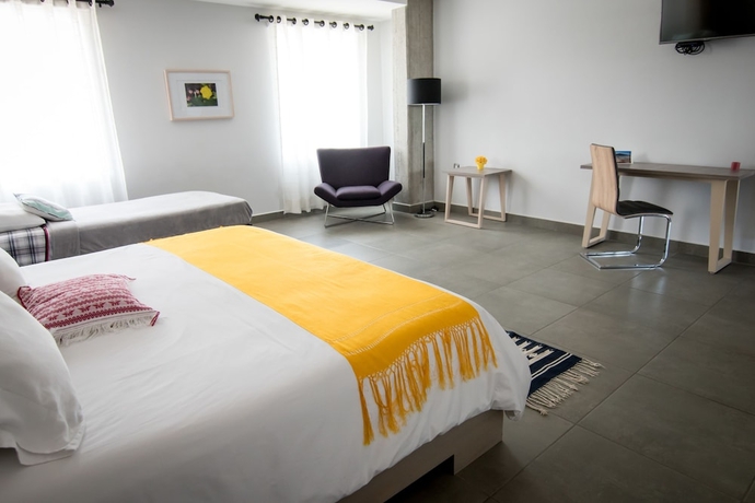 Imagen de la habitación del Hotel Maria Ines Suite. Foto 14