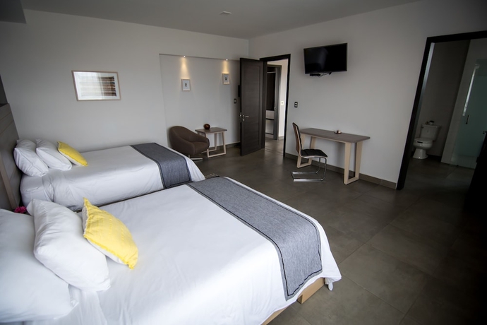 Imagen de la habitación del Hotel Maria Ines Suite. Foto 16