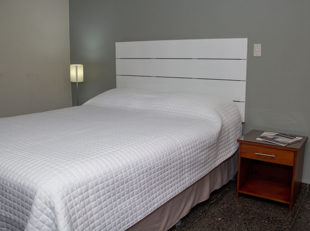 Imagen de la habitación del Hotel Maria Jose Suites. Foto 8