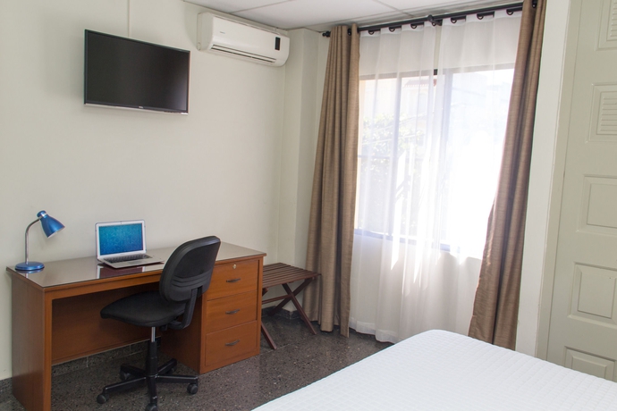 Imagen de la habitación del Hotel Maria Jose Suites. Foto 9