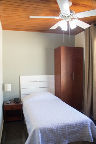 Imagen de la habitación del Hotel Maria Jose Suites. Foto 12