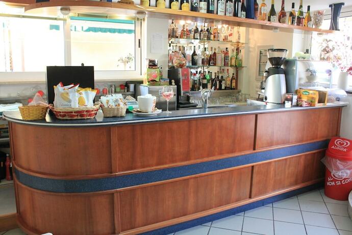 Imagen del bar/restaurante del Hotel Maria, Lago. Foto 7