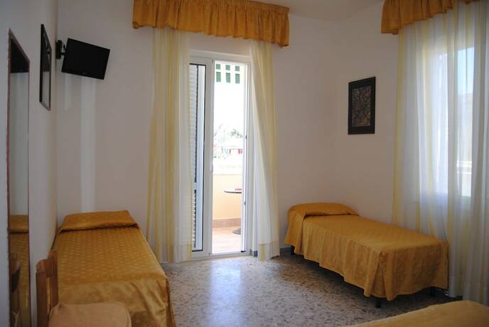 Imagen de la habitación del Hotel Maria, Lago. Foto 8