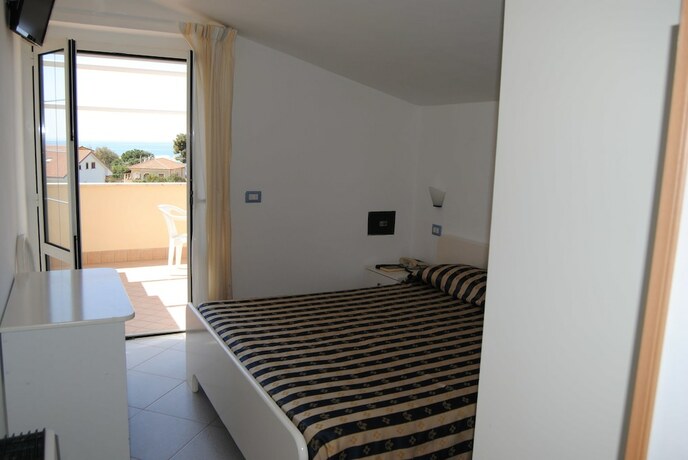 Imagen de la habitación del Hotel Maria, Lago. Foto 12